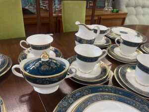 Royal Doulton Carlyle dinner setting for ten - 3