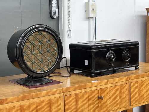Atwater Kent model 46 radio with type F-2 speaker