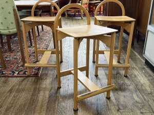 Set of 3 Italian beech postmodern bar stools - 2