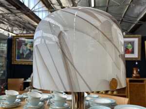 Gold-tone table lamp with marbled glass dome shade - 2