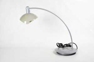 VeArt metal desk lamp in metallic silver