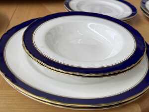 Royal Worcester 'Cavendish Blue' porcelain dinner setting for eight - 2