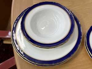 Royal Worcester 'Cavendish Blue' porcelain dinner setting for eight - 4