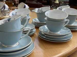 Royal Worcester 'Woodland' porcelain dinner setting for 12 - 4
