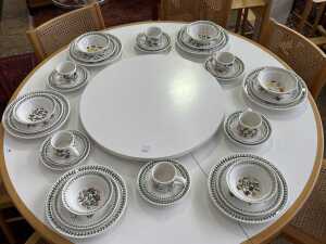 Portmeirion ceramic dinner setting for six
