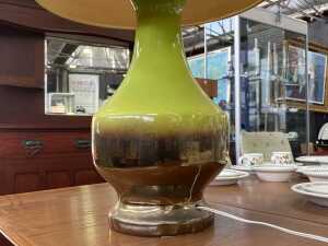 Mid-century green and brown glazed ceramic table lamp with matching shade - 2