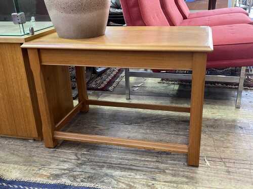 Parker 93 teak coffee table