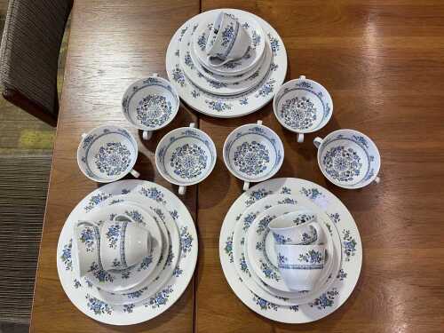 A Royal Doulton Plymouth porcelain dinner setting