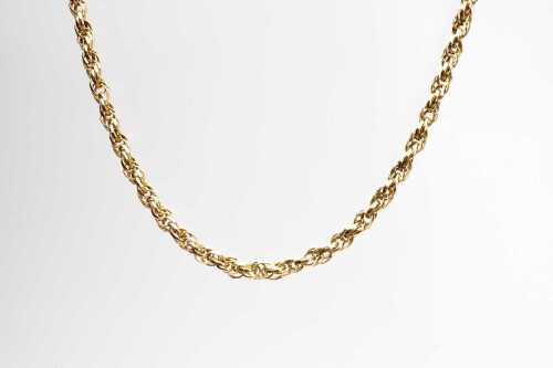 A rope link chain in 9 carat yellow gold.