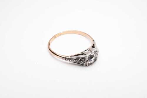 A vintage white sapphire ring in 18 carat white and yellow gold.