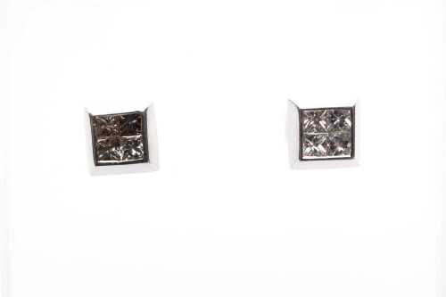 A pair of diamond stud earrings in 18 carat white gold