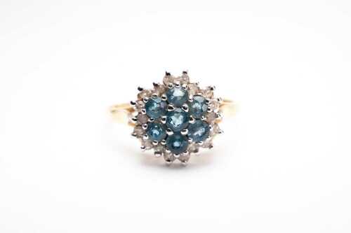 A blue topaz and diamond cluster ring in 18 carat yellow gold.