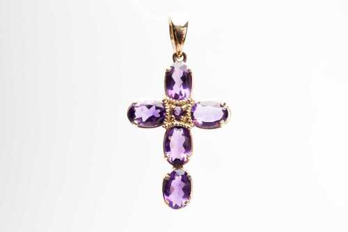 An amethyst cross pendant in 9 carat yellow gold.