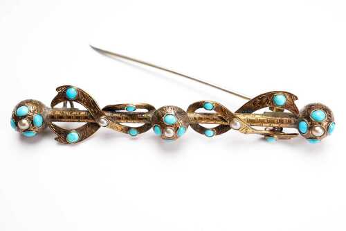 An antique turquoise and seed brooch in 9 carat yellow gold