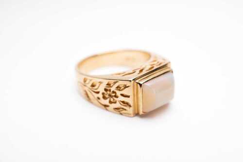 An opal carved ring in 9 carat yellow gold.