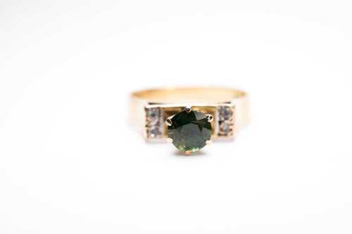 A green sapphire and diamond ring in 9 carat yellow gold.