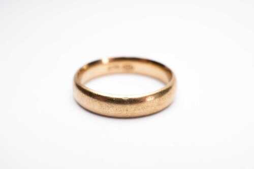 A half round wedding band in 9 carat yellow gold.