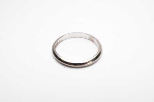 A high round wedding band in 18 carat white gold.