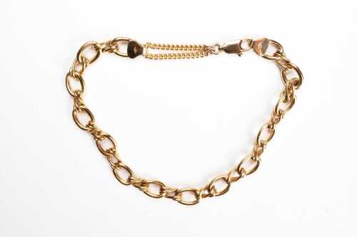 An Italian oval and twist link bracelet in 9 carat yellow gold.