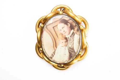 An antique Victorian pinchbeck brooch/pendant