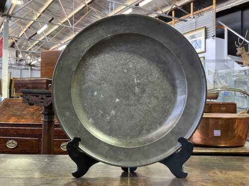 Late 17th century pewter charger by Stephen Bridges, c.1697