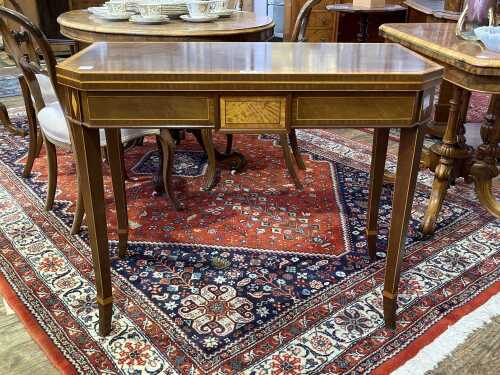 Sheraton Revival style mahogany swing leg tea table