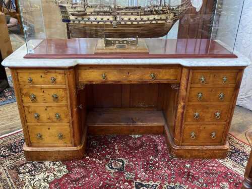 Victorian Huon pine pedestal wash stand or dressing table