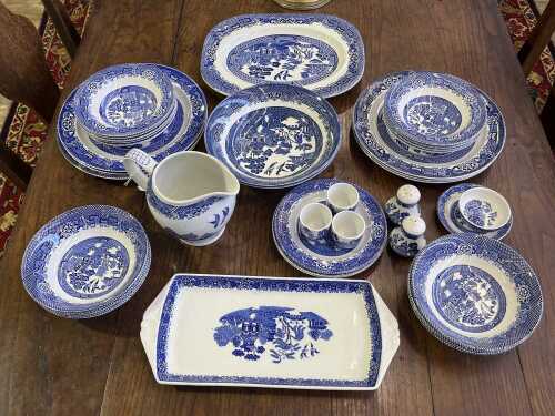 Woods Ware 'Willow' porcelain dinner setting for six
