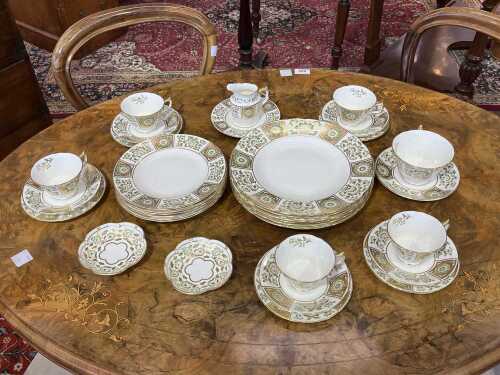 Royal Crown Derby 'Green Derby Panel' porcelain dinner setting for six