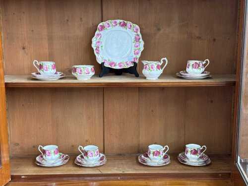 Royal Albert 'Old English Rose' porcelain tea setting for six