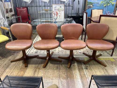 Set of 4 Catt swivel chairs