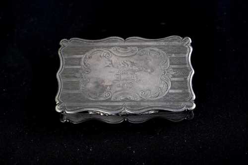 Victorian English sterling silver snuff box, weight 84g