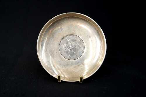 A English sterling silver dish set with a Queen Elizabeth II 1977 Silver Jubilee Crown
