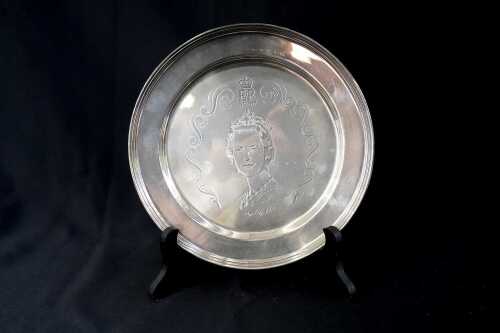 An English sterling silver commemorative plate, weight 351g