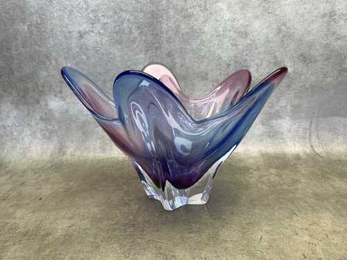 Art glass centrepiece bowl