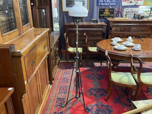 Early 20th century oil lamp stand