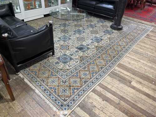 Hand knotted Persian Kashan wool rug