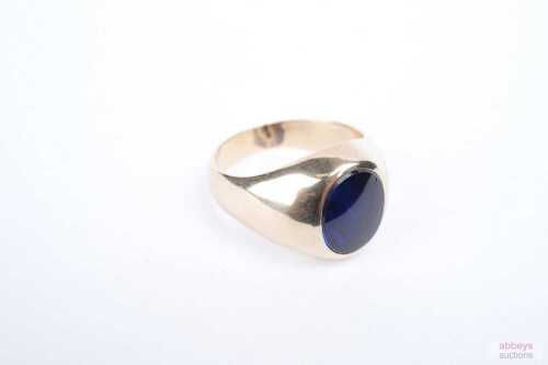 A synthetic spinel signet ring in 9ct yellow gold
