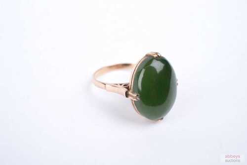 A chrysoprase ring in 18ct rose gold.