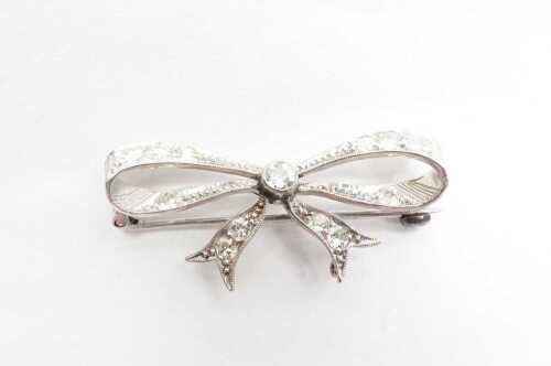 An antique diamond bow brooch in 9ct white gold.