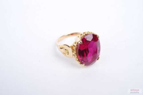 A vintage synthetic ruby cocktail ring in 18ct yellow gold.