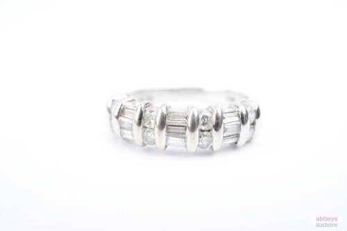 A diamond ring in 14ct white gold.
