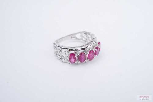 A ruby ring in 18ct white gold.
