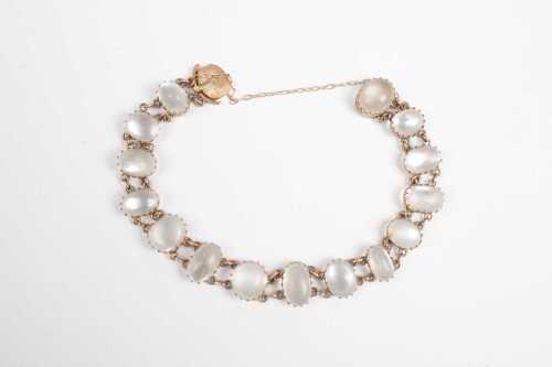 A vintage moonstone bracelet in 9 carat yellow gold.