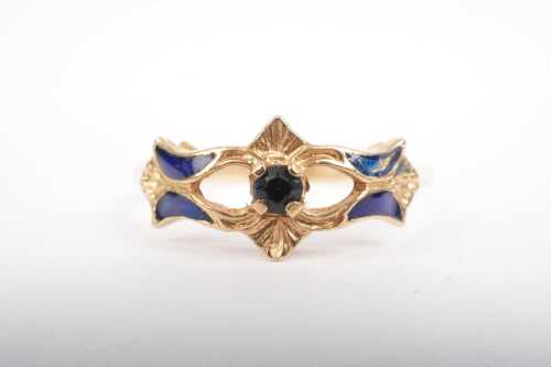 A vintage blue enamel and blue paste ring in 18ct yellow gold.
