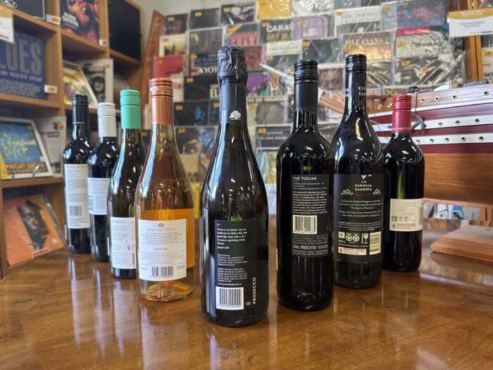 Eight bottles of mixed wine
