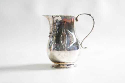 English sterling silver sparrow beak milk jug. Weight 173g