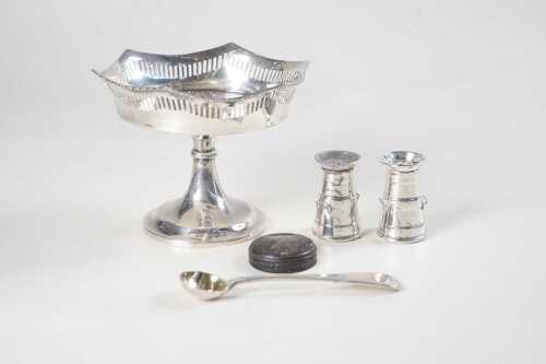 Five pieces of English sterling silver. Weight 127g