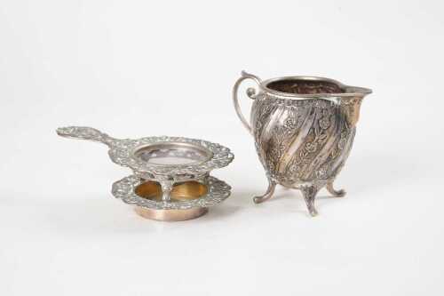 Two pieces of continental 800 silver, weight 127g