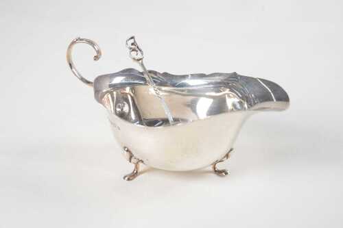 Two pieces of sterling silver. Weight 94g